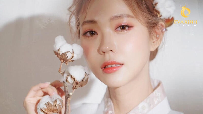 Hướng Dẫn Cách Dán Mi Giả Tự Nhiên Như Chuyên Gia 10 5 phong cách make up Hàn Quốc tự nhiên, "hút hồn" ánh nhìn