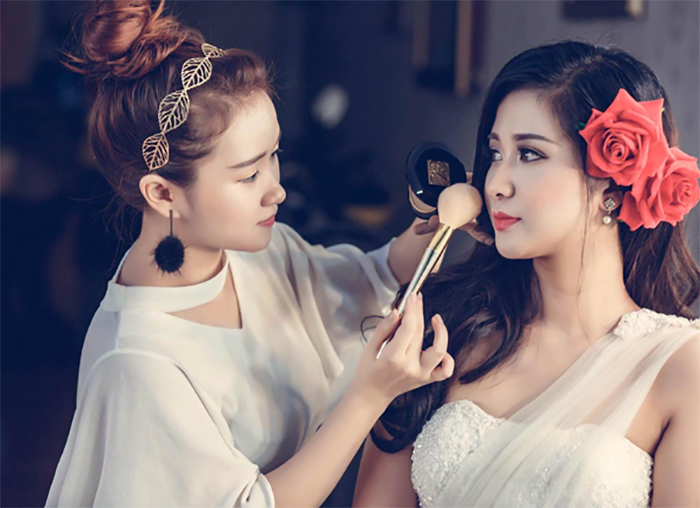 10+ Cách Tìm Kiếm Khách Hàng Nghề Trang Điểm Hiệu Quả 10 NÊN HỌC NGHỀ MAKEUP HAY SPA TRONG XU HƯỚNG HIỆN NAY - Bộ môn chăm sóc sức khoẻ và làm đẹp Poly K-Beauty