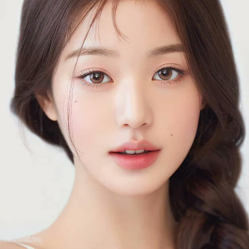 Dùng Kem Chống Nắng Làm Lớp Lót Trang Điểm Được Không? 2 Tất Tần Tật Các Kiểu Makeup Nhẹ Nhàng Tự Nhiên Hot Nhất 2025