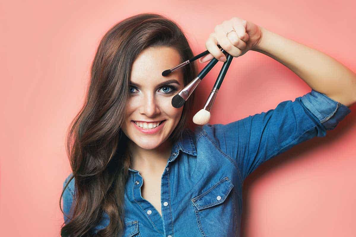 Layout Trang Điểm Đi Làm Hàng Ngày Nhẹ Nhàng Nhanh Gọn 10 How to Build a Customer Base and Market Yourself as a Freelance Makeup Artist - International Career Institute Australia