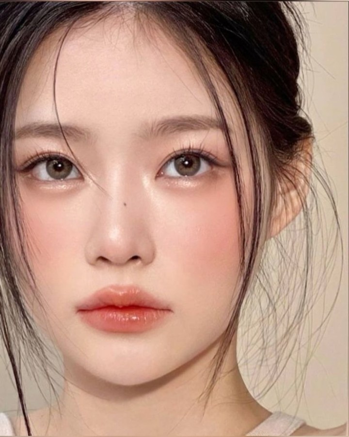 Khóa Học Trang Điểm Chuyên Nghiệp Để Mở Tiệm 19 Douyin Makeup Guide: Glitter, Blush & Pouty Lips! - THREAD by ZALORA Singapore