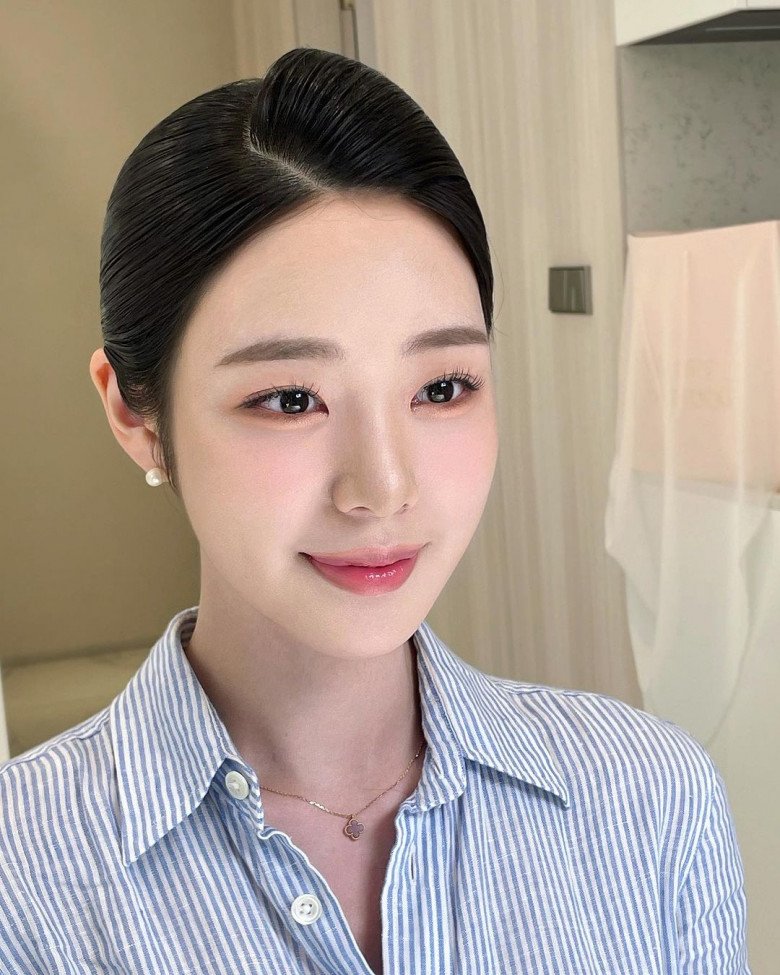 Layout Trang Điểm Đi Làm Hàng Ngày Nhẹ Nhàng Nhanh Gọn 9 Xu hướng trang điểm cô dâu Hàn Quốc cuối năm 2023: Nền nhẹ như sương, tóc búi như tiếp viên hàng không